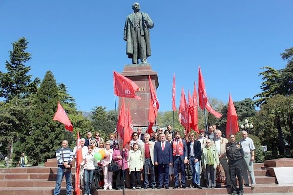 Республика Крым. Ялтинские коммунисты отпраздновали Международный день солидарности трудящихся