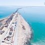 Строители установили половину опор Крымского моста