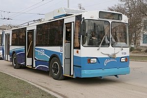 С сегодняшнего дня севастопольские троллейбусы подешевели