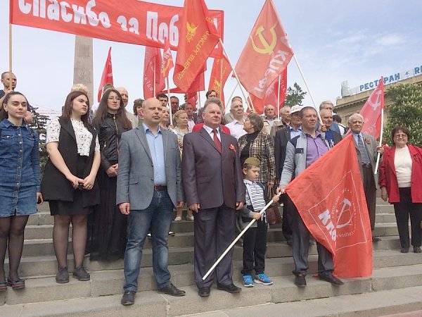 Сталинградские коммунисты почтили память павших воинов