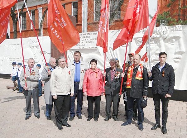 Делегация КПРФ в Благовещенске приняла участие в возложении накануне Дня Победы