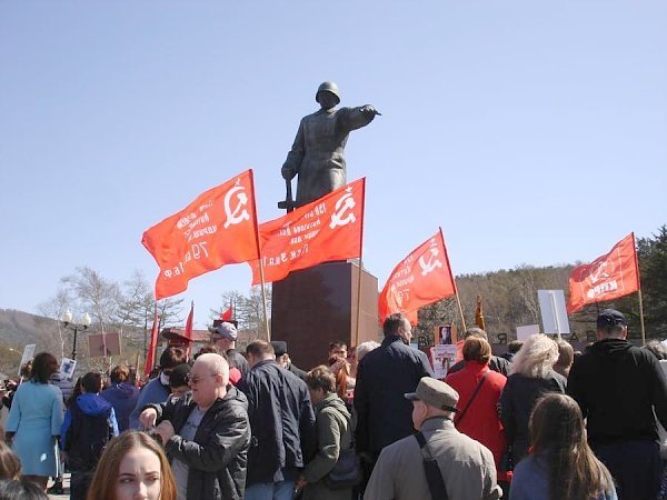 Коммунисты Южно-Сахалинска приняли участие в праздновании Дня Победы