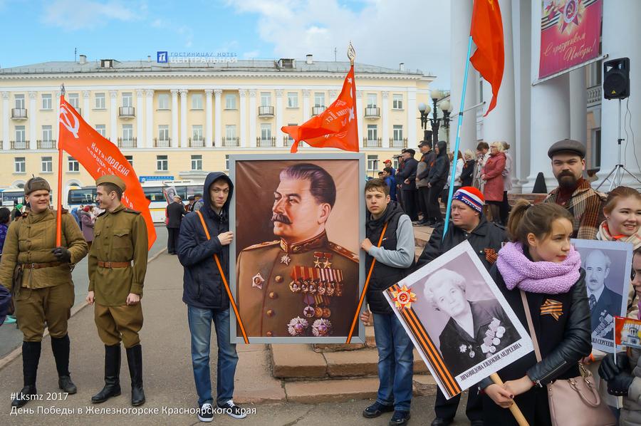 День железногорска. 9 Мая Железногорск Красноярский край. Парад 9 мая Железногорск Красноярский край. День Победы Железногорск Красноярский край. Бессмертного полка Красноярский край.