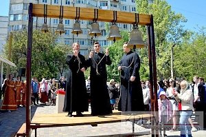 Аксёнов принял участие в освящении колоколов для строящегося Екатерининского храма в Симферополе