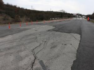 В Севастополе аварийный участок дороги в районе села Повортное восстановят за 70 млн рублей