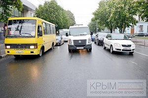 Власти Симферополя только частично восстановили дорожную разметку на центральном проспекте