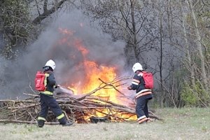 В Крыму прошли учения по ликвидации загорания сухой растительности