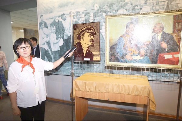 «Ночь в музее». Тувинские коммунисты посетили экспозицию к 100-летию Великого Октября