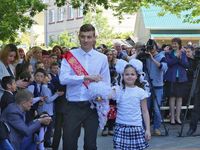 Сергей Аксёнов поздравил выпускников с окончанием школы