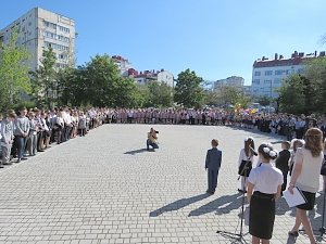 В этом году в Севастополе 1917 выпускников