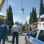 Крымские спасатели оказывают помощь при ДТП в Массандре
