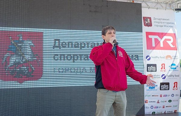 Москва. Заплыв на открытой воде спортклуба КПРФ собрал почти 1000 участников