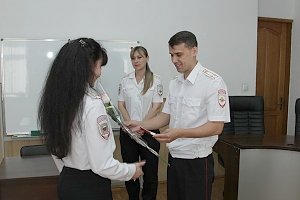 Севастопольских сотрудников подразделения по делам несовершеннолетних поздравили с профессиональным праздником