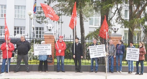 Ивановские коммунисты защищают мнтересы рабочих машиностроительного завода в Вичуге