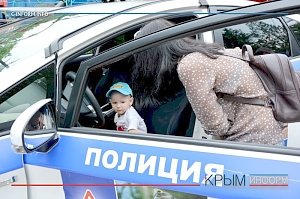 Госавтоинспекция организовала праздничную акцию в Детском парке Симферополя
