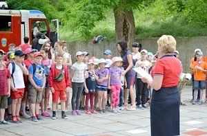 «Мой друг — МЧС» — севастопольские школьники попробовали себя в роли пожарных и спасателей