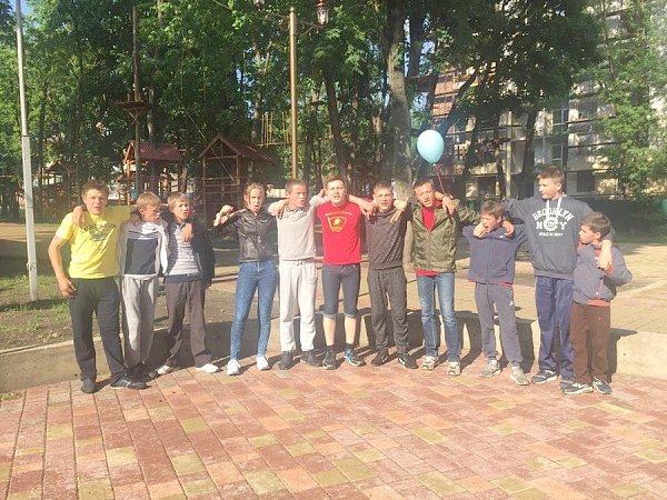 В Белгороде коммунисты и комсомольцы отпраздновали День защиты детей