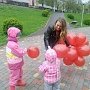 Кировские комсомольцы поздравили маленьких кировчан с Днём защиты детей