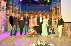 Евпаторийский театр «Золотой ключик» отметил 30-летие гала-концертом