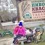 Торгуют пивом прямо у детской площадки