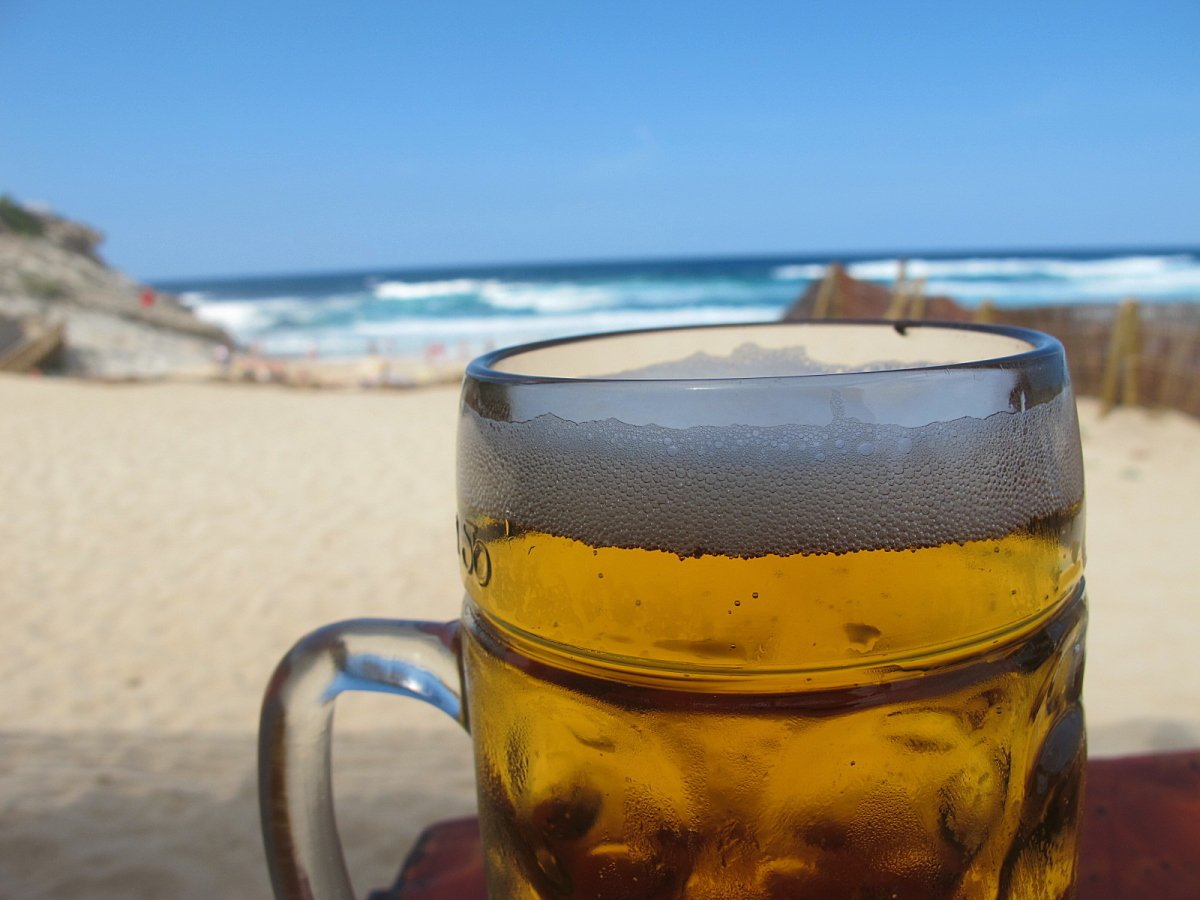 Пиво на пляже