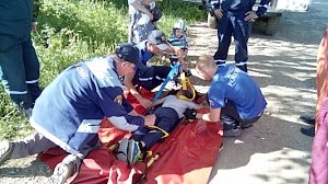 Спасатели помогли ребёнку, получившему травму на Чатыр-Даге и вывели группу заблудившихся паломников