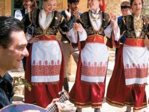 Глава Госкомнаца РК поздравил крымских греков с национальным праздником Панаир