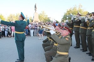 День России отпраздновали под духовые оркестры Нацгвардии