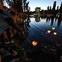 Тысячи симферопольцев спустили на воду фонарики, загадав заветные желания