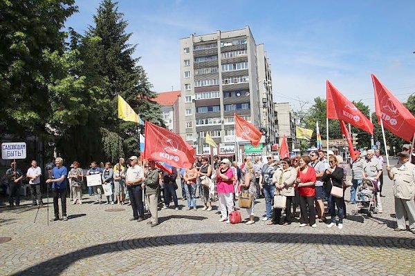 Калининград. Коммунисты провели митинг в защиту прав граждан