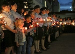 Во всех ОВД Республики Крым полицейские зажгли «Свечи памяти»