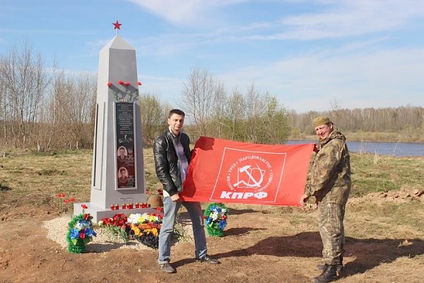 Комсомольцы Ямало-Ненецкого АО приняли участие в установки памятной стелы воинам-сибирякам в Новгородской области