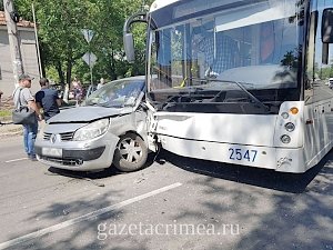 На проблемном перекрёстке в Симферополе снова авария