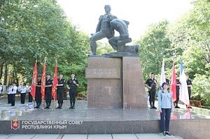 В Симферополе проходят памятные мероприятия, посвященные Дню партизан и подпольщиков