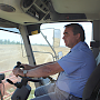 Министр сельского хозяйства Крыма сел за руль комбайна