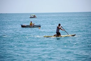 На Приморском пляже за безопасностью отдыхающих следят сёрф-спасатели