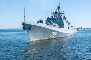 Новые подводные лодки и фрегат ЧФ участвуют в морском параде в Кронштадте