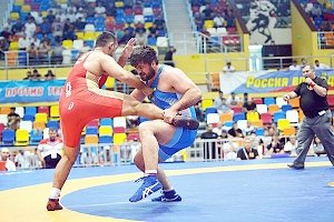 Алуштинский борец Хинчагов завоевал серебро на турнире в Дагестане