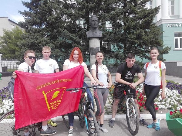 Алтайский край. Коммунисты организовали спортивный праздник для детей в Барнауле