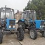 Керченское муниципальное предприятие получило новый трактор в подарок от Тулы
