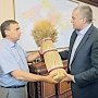 Крымские аграрии вручили Аксёнову символ урожая