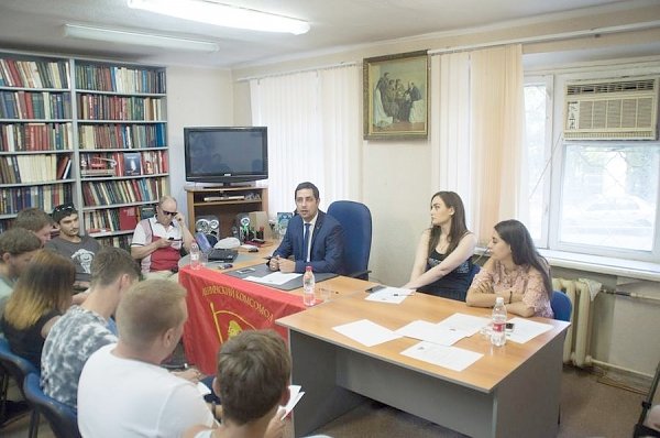 Волгоградская область. В Волжском прошло общее собрание комсомольцев