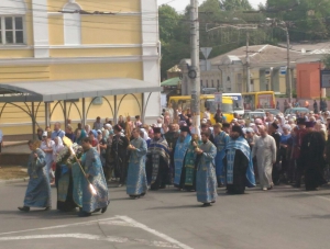 Более 500 верующих прошли по улицам Симферополя