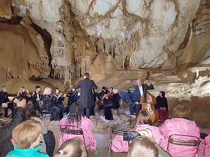 Мраморные пещеры превратились в концертный зал