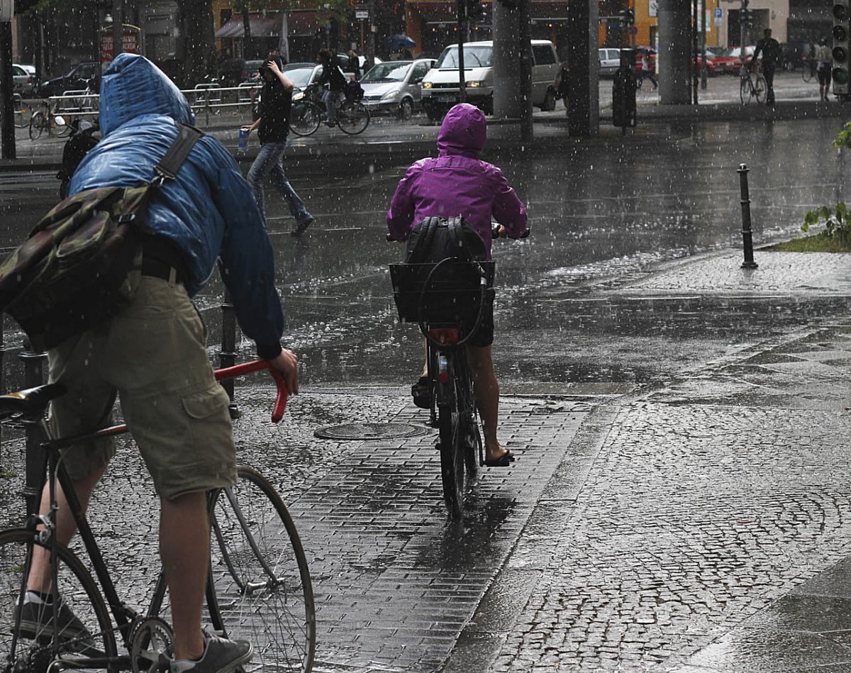 Езда велосипеде в дождь