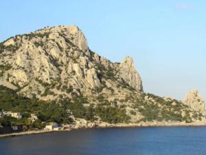 Минэкологии Крыма занялось спасением природных памятников от горе-туристов
