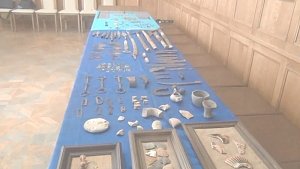 Полиция передала крымскому музею ещё более тысячи изъятых у грабителей археологических артефактов