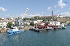 Первая плавопора для транспортировки арочных пролётов Крымского моста пришла в Керчь