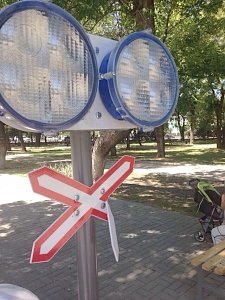 Вандалы разрушают уникальный автогородок, открытый в столице Крыма