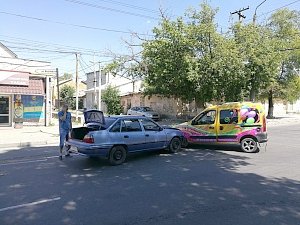 Следующее ДТП на пересечении улиц Козлова и Футболистов: Nexia врезалась в «Воздушные шарики»